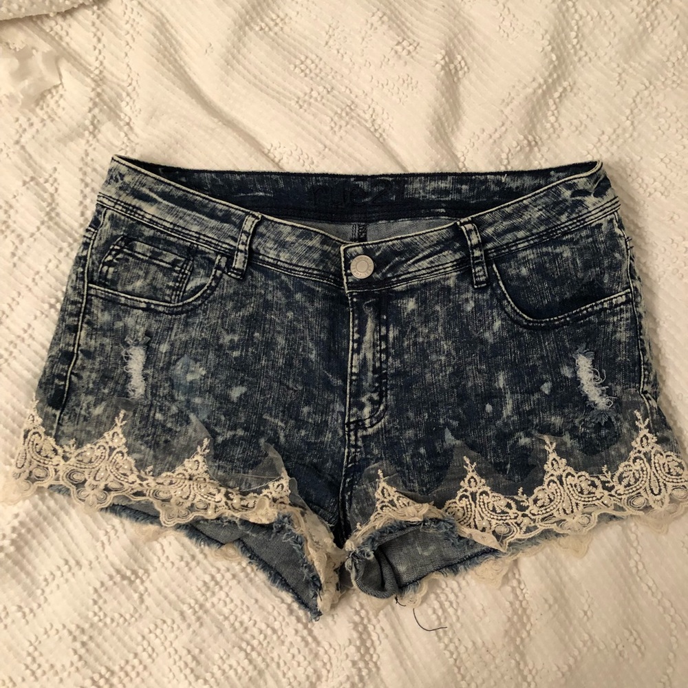 Rue 21 lace-bottom shorts